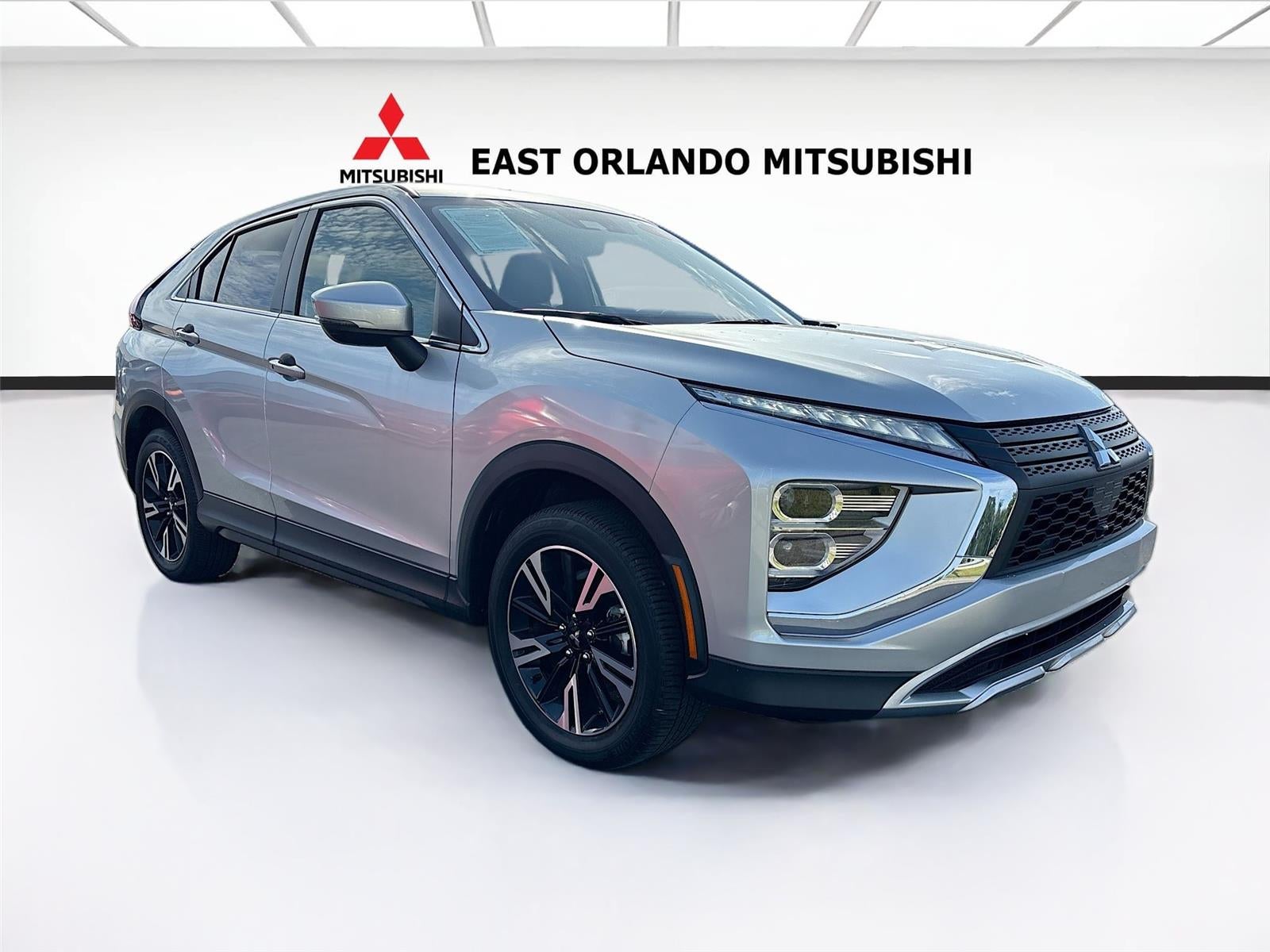 2025 Mitsubishi Eclipse Cross se in Alloy Silver Metallic — front three-quarter view